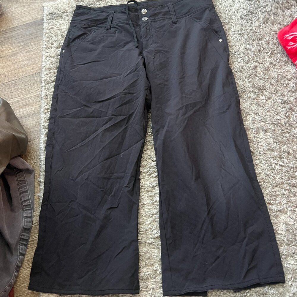 Athleta size 4 black‎ cropped pants